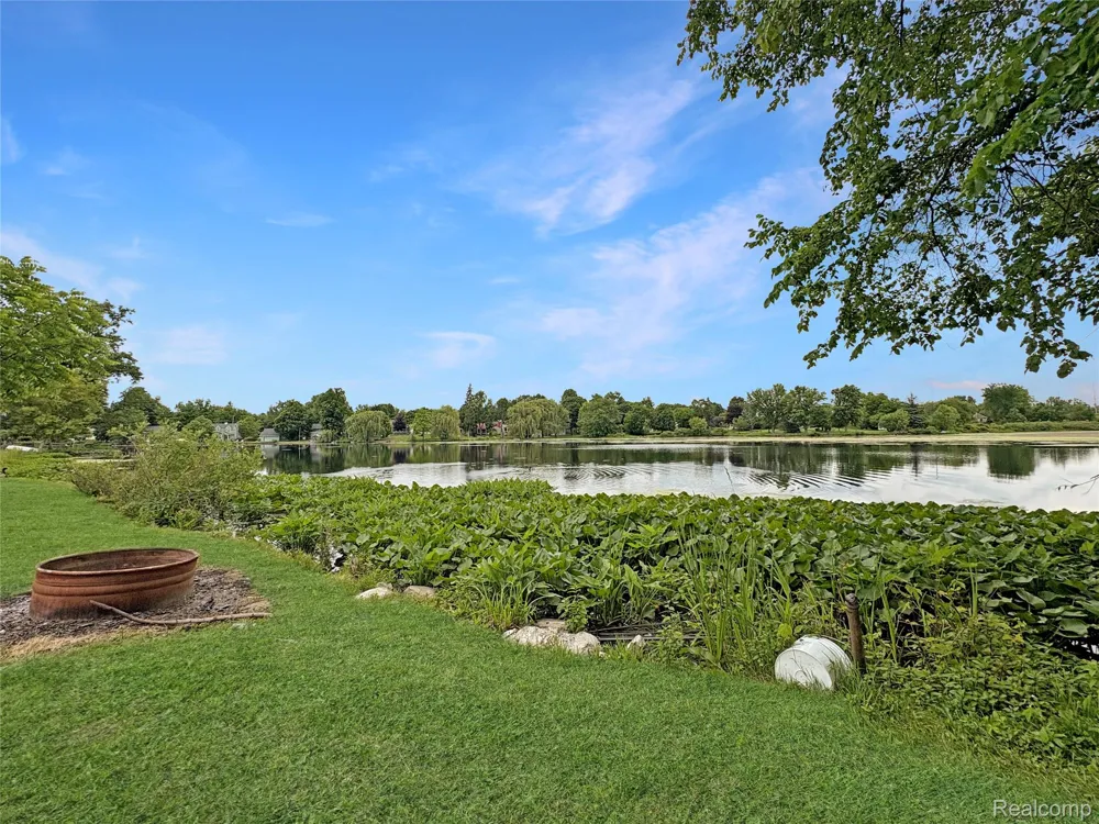 615 Senecal Street Fenton City, MI 48430