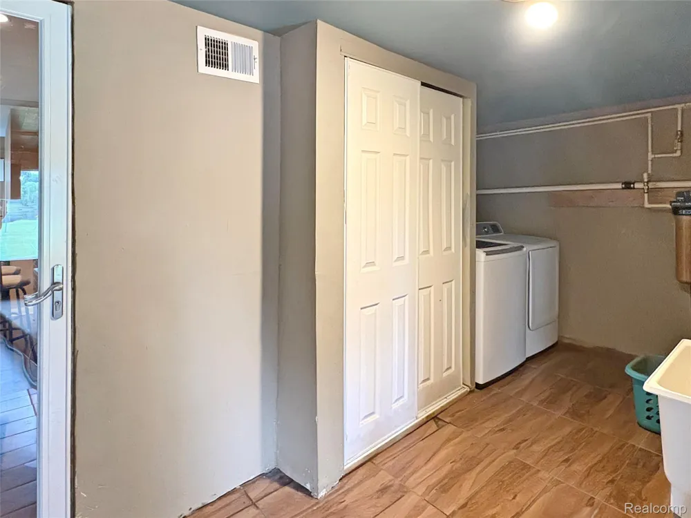 615 Senecal Street Fenton City, MI 48430