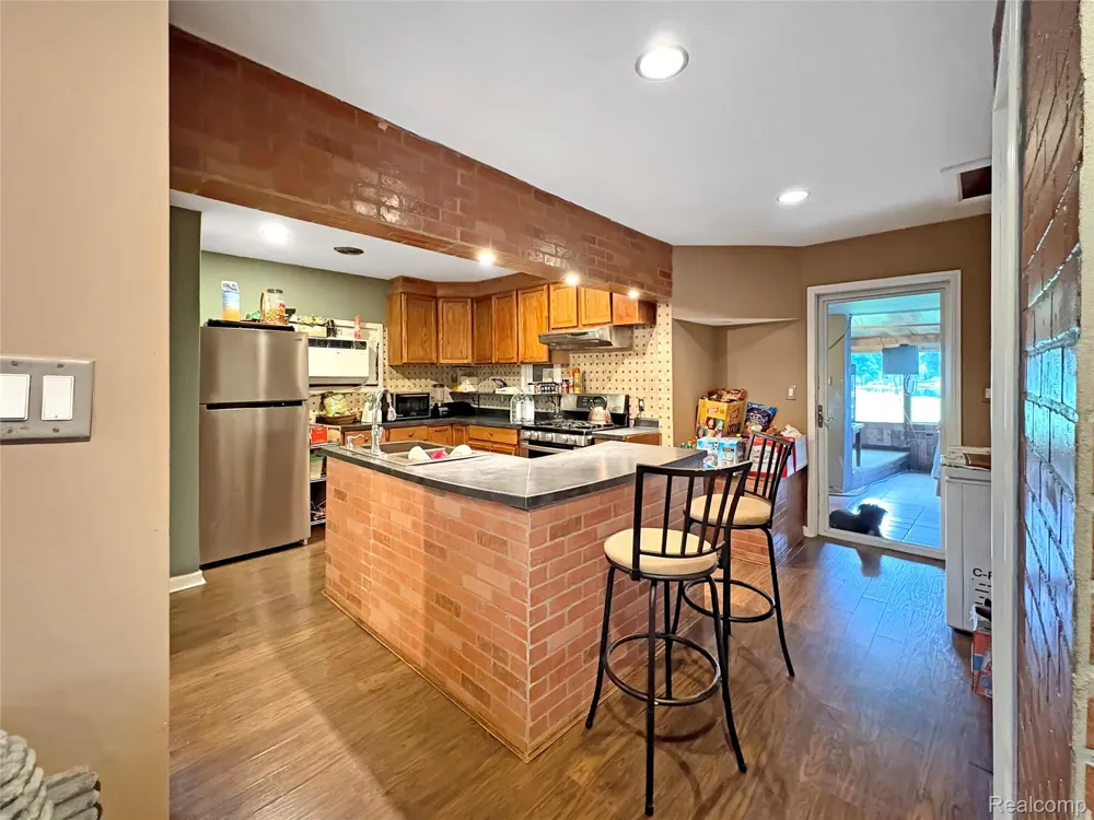 615 Senecal Street Fenton City, MI 48430