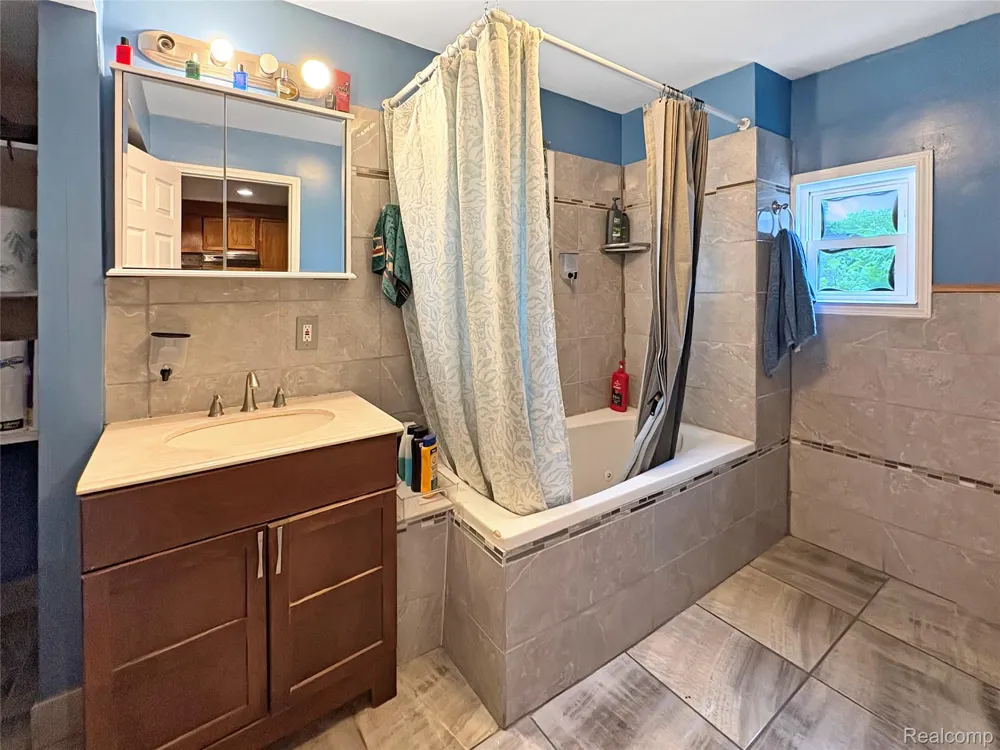 615 Senecal Street Fenton City, MI 48430