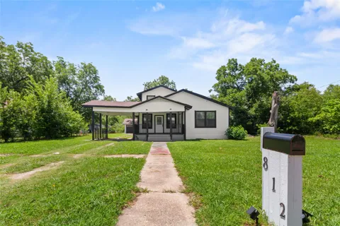 812 E Sumpter