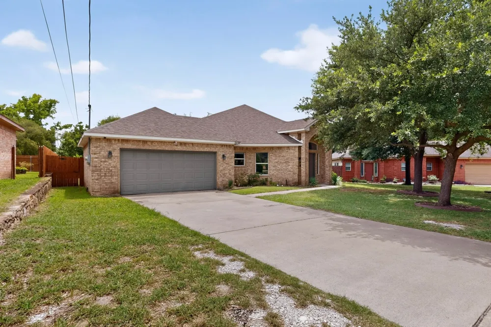 2230 Larry Drive Dallas, TX 75228