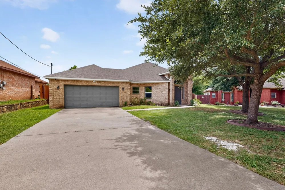 2230 Larry Drive Dallas, TX 75228