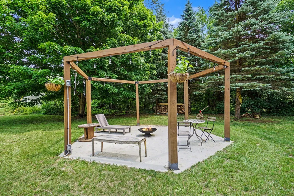 47641 County Road 653 Almena Township, MI 49079