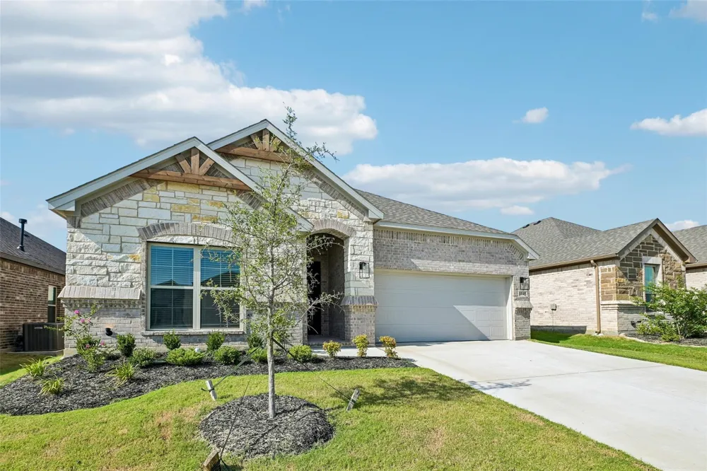 1045 Nighthawk Trail Alvarado, TX 76009