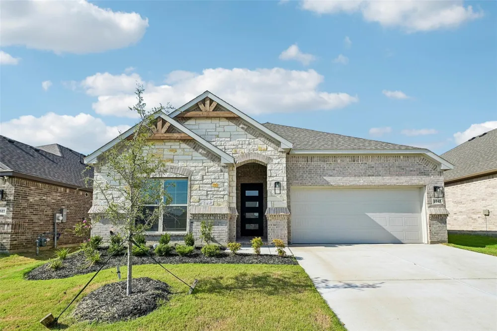 1045 Nighthawk Trail Alvarado, TX 76009