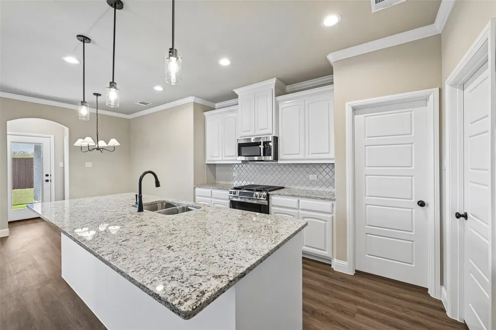 1045 Nighthawk Trail Alvarado, TX 76009