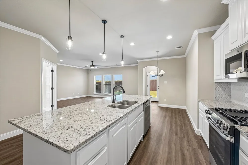 1045 Nighthawk Trail Alvarado, TX 76009