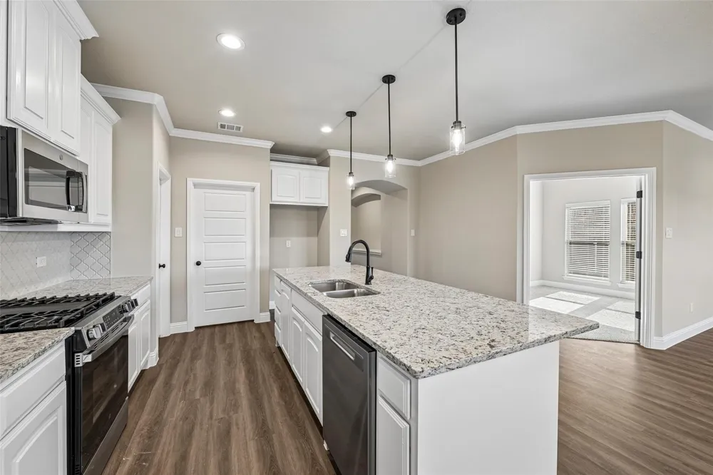 1045 Nighthawk Trail Alvarado, TX 76009