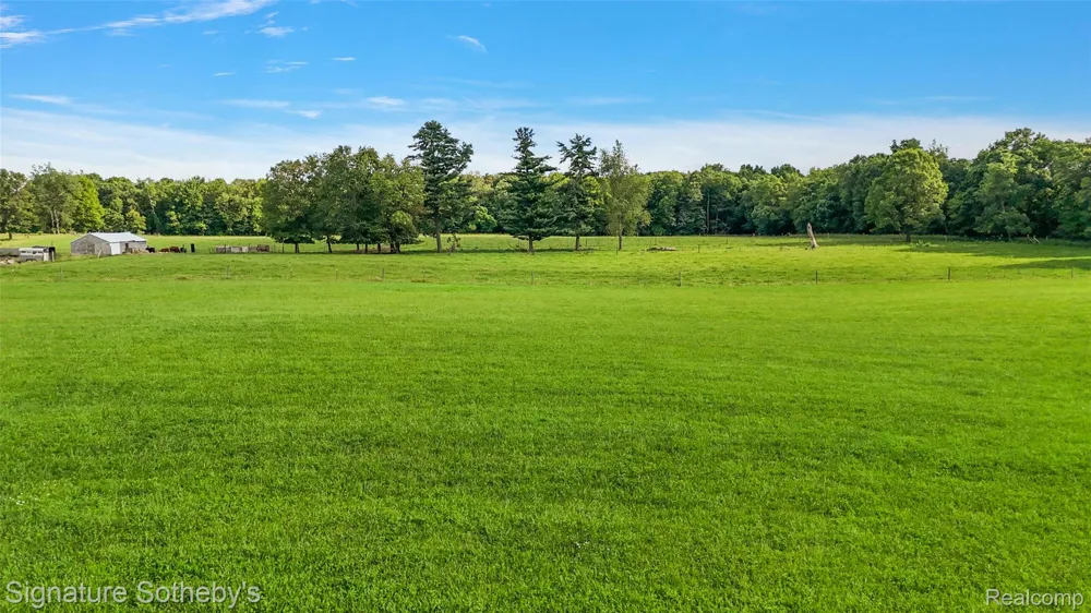 3915 McGinnis Road Groveland Township, MI 48442