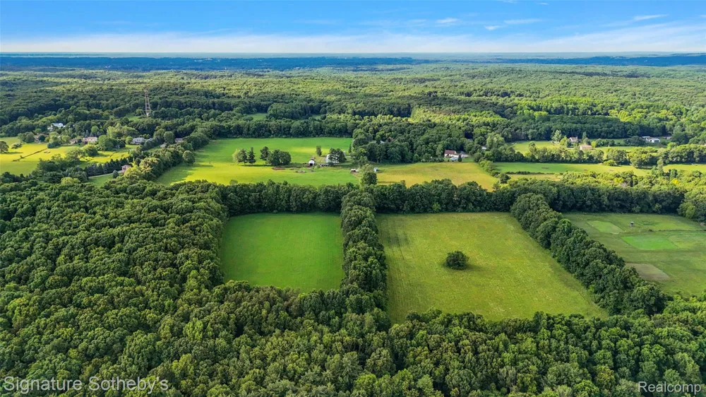 3915 McGinnis Road Groveland Township, MI 48442