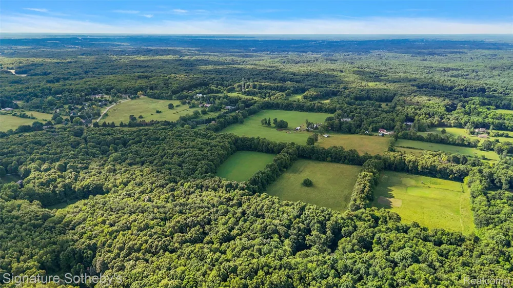 3915 McGinnis Road Groveland Township, MI 48442