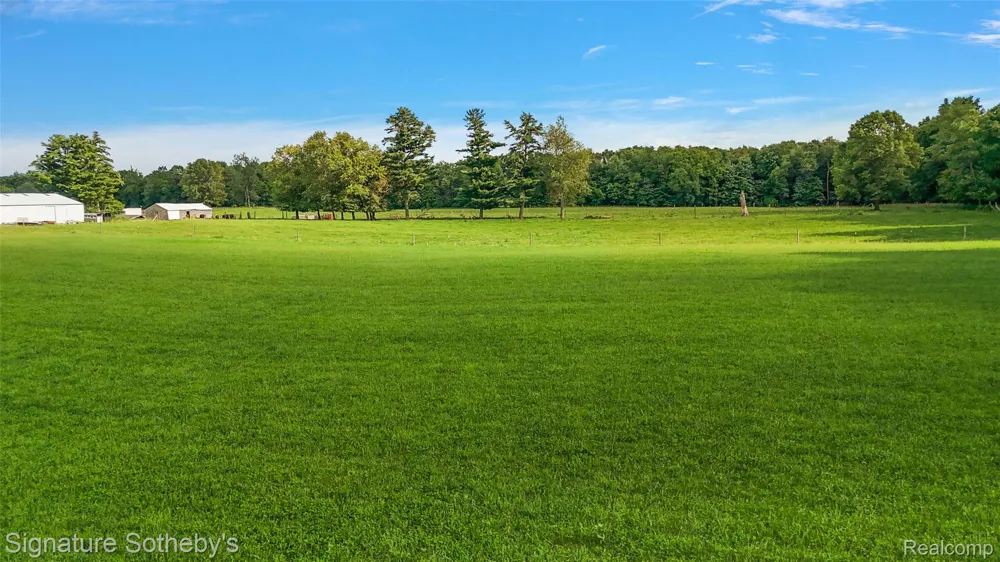 3915 McGinnis Road Groveland Township, MI 48442