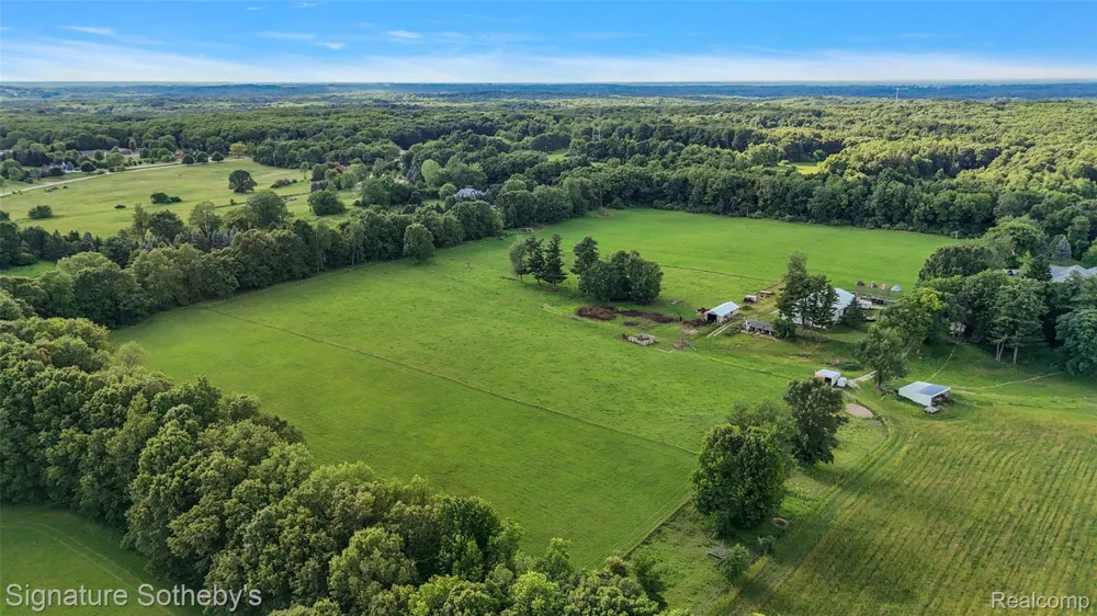 3915 McGinnis Road Groveland Township, MI 48442