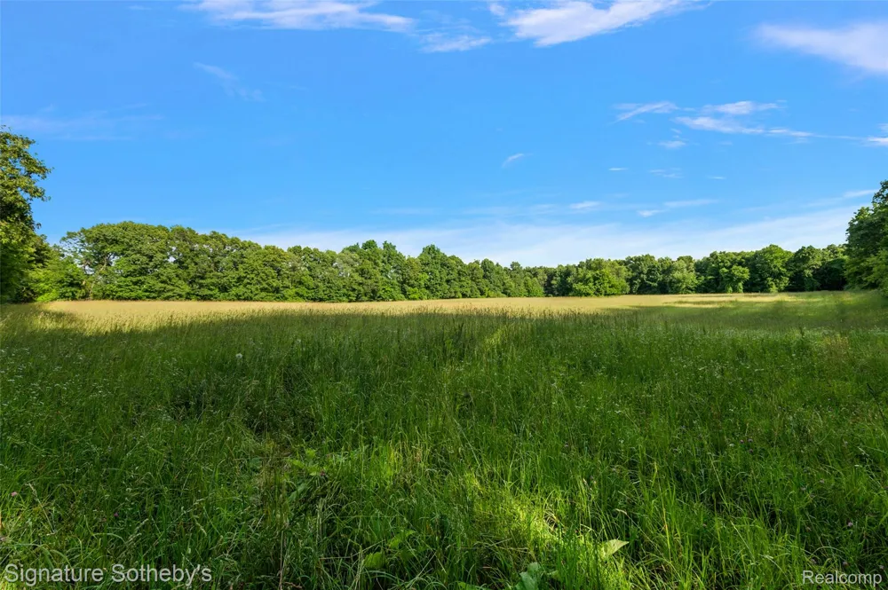 3915 McGinnis Road Groveland Township, MI 48442