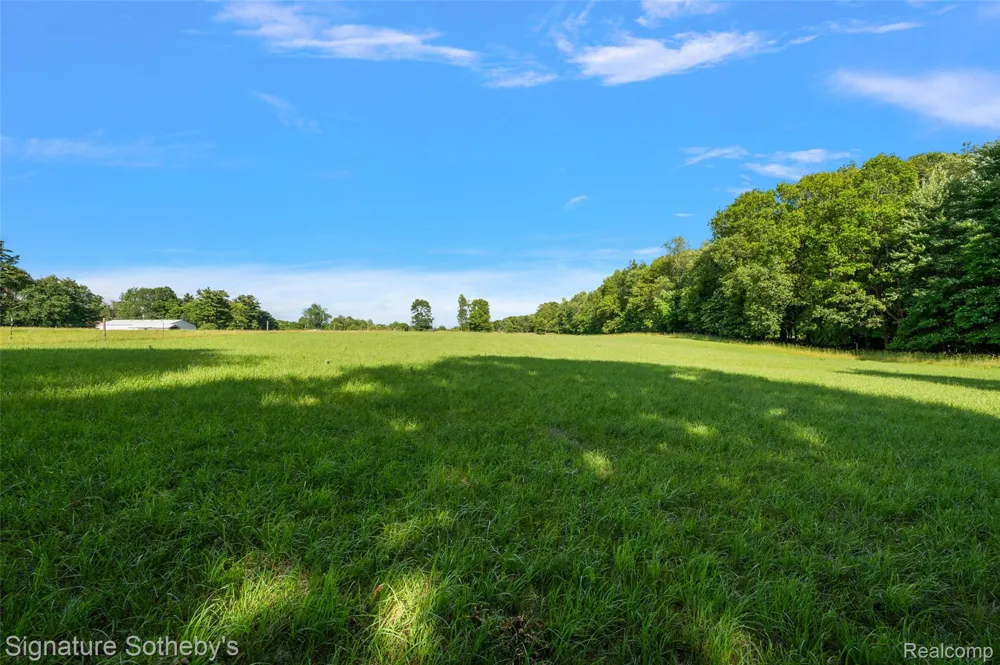 3915 McGinnis Road Groveland Township, MI 48442