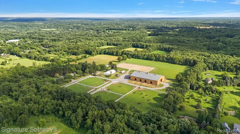 3915 McGinnis Road Groveland Township, MI 48442