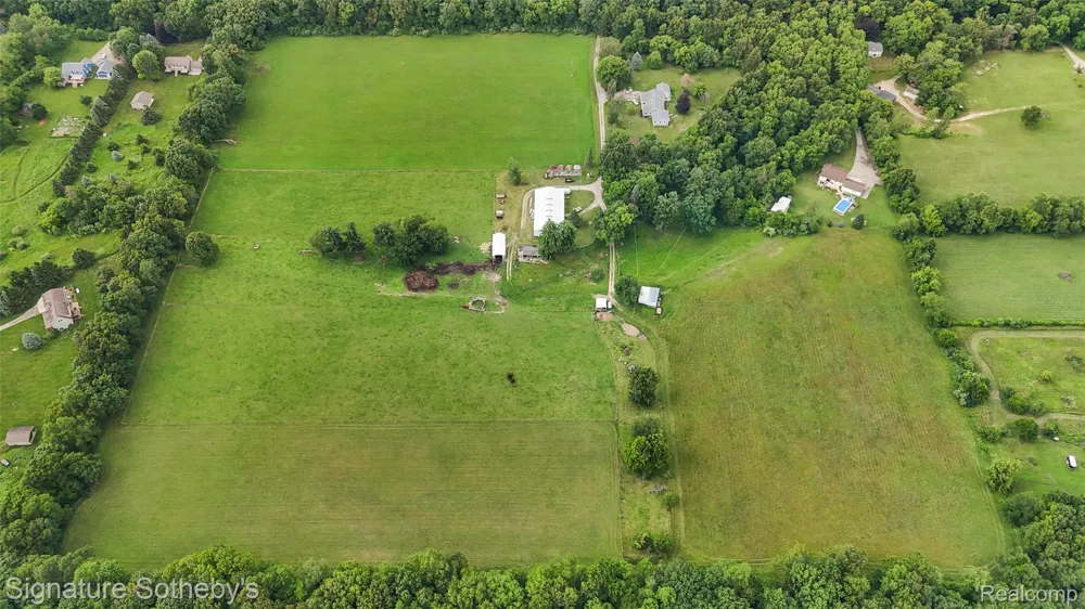 3915 McGinnis Road Groveland Township, MI 48442