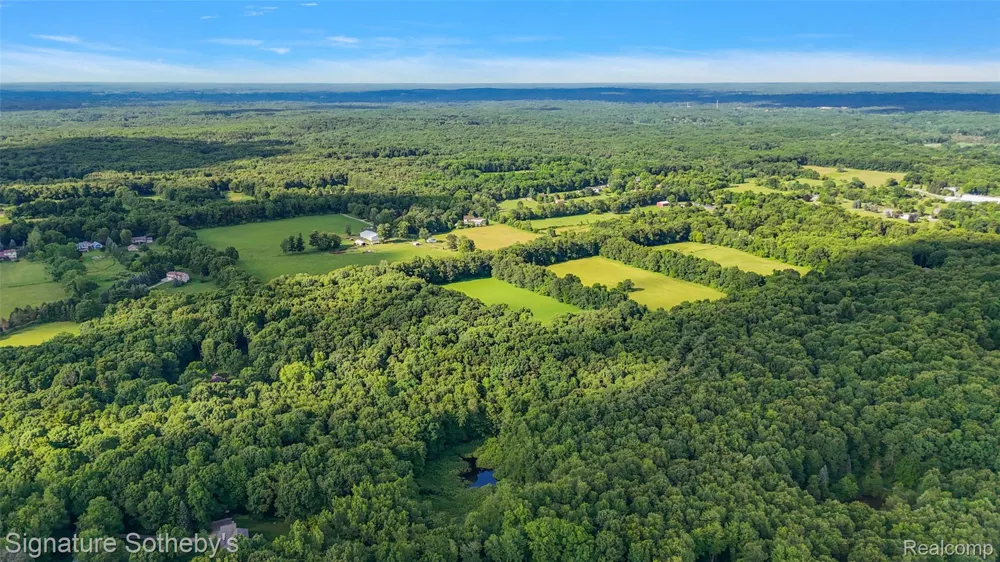3915 McGinnis Road Groveland Township, MI 48442
