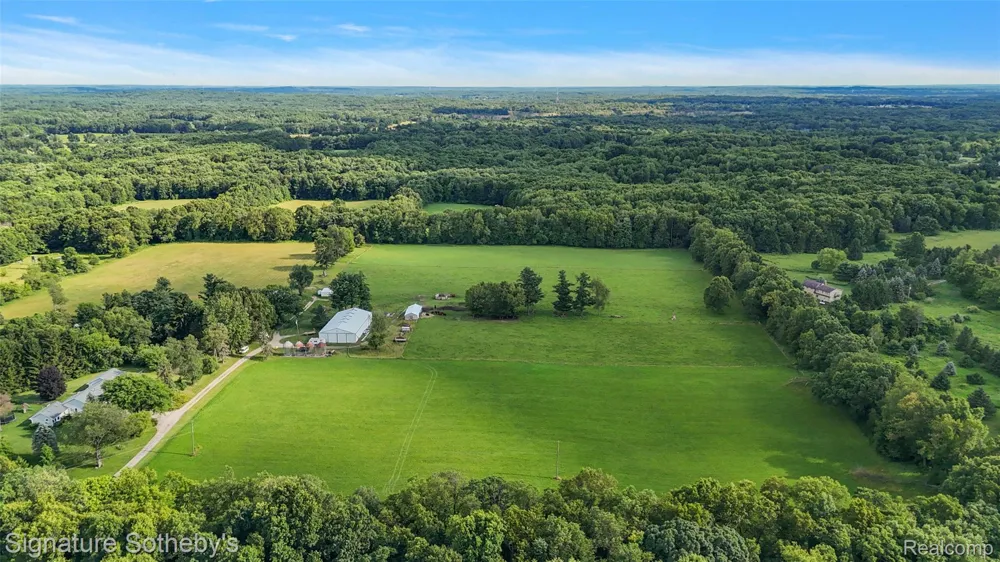 3915 McGinnis Road Groveland Township, MI 48442