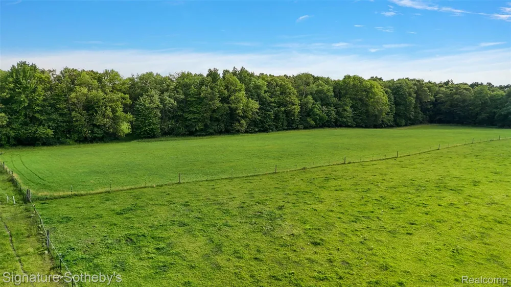 3915 McGinnis Road Groveland Township, MI 48442