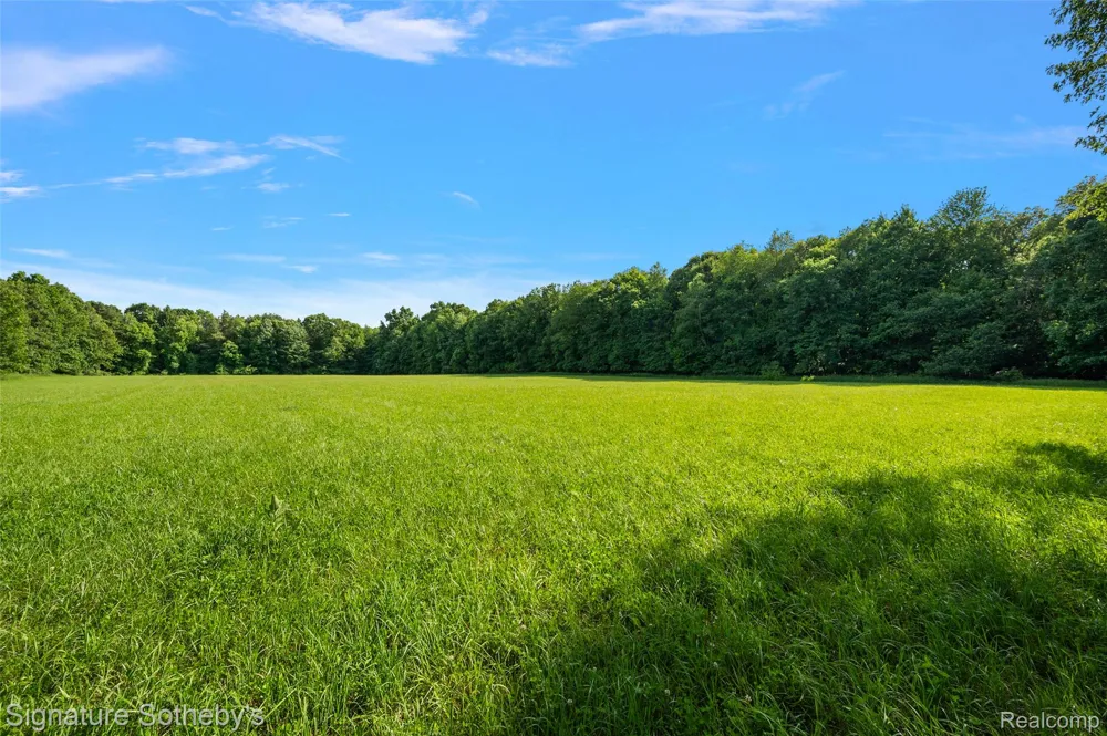 3915 McGinnis Road Groveland Township, MI 48442