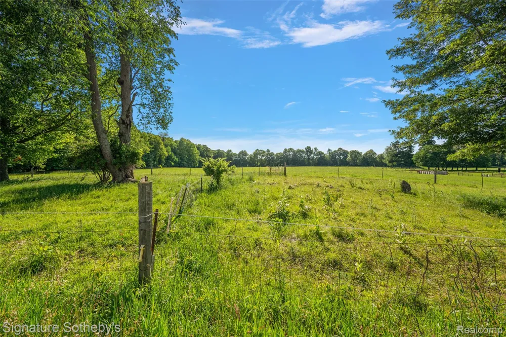 3915 McGinnis Road Groveland Township, MI 48442