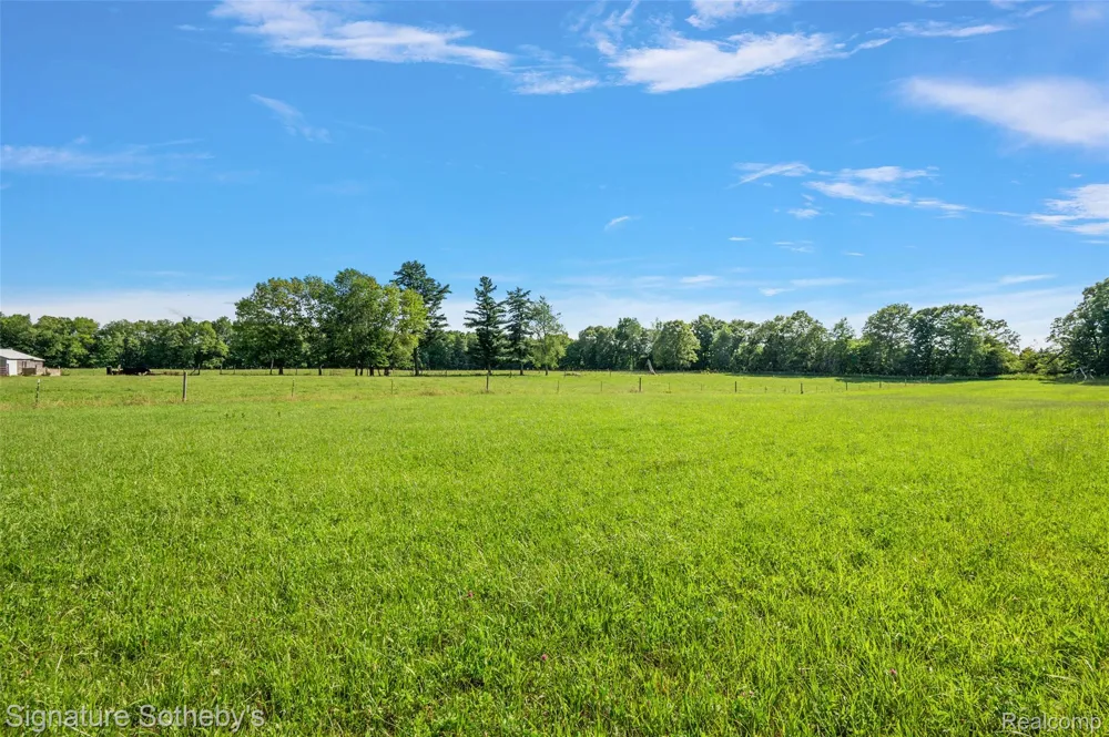 3915 McGinnis Road Groveland Township, MI 48442