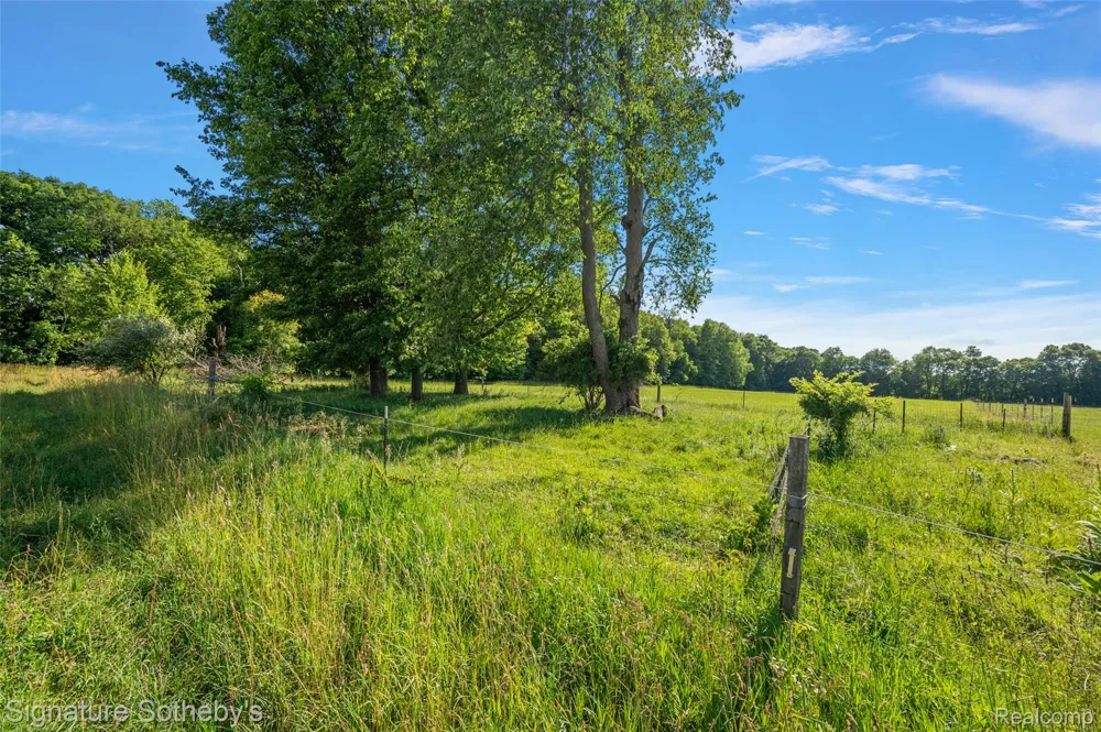 3915 McGinnis Road Groveland Township, MI 48442