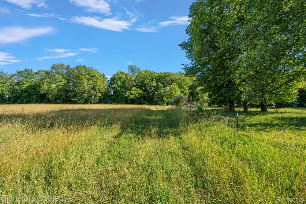 3915 McGinnis Road Groveland Township, MI 48442