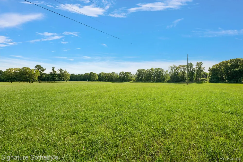 3915 McGinnis Road Groveland Township, MI 48442
