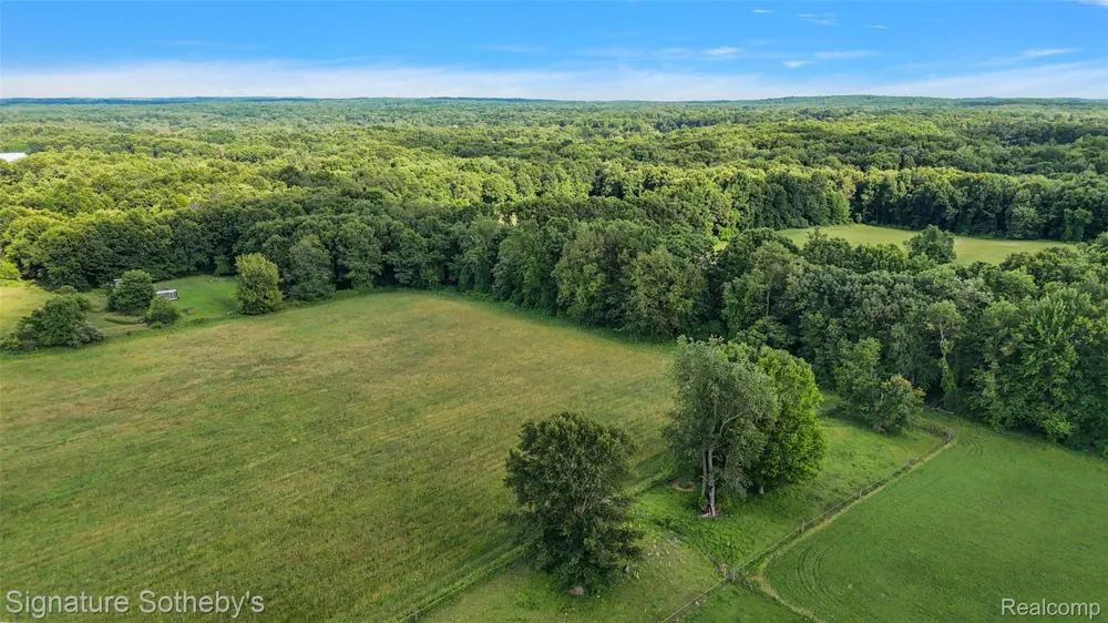 3915 McGinnis Road Groveland Township, MI 48442