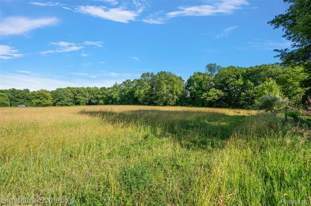 3915 McGinnis Road Groveland Township, MI 48442