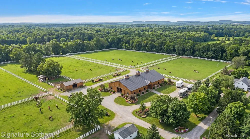 3915 McGinnis Road Groveland Township, MI 48442