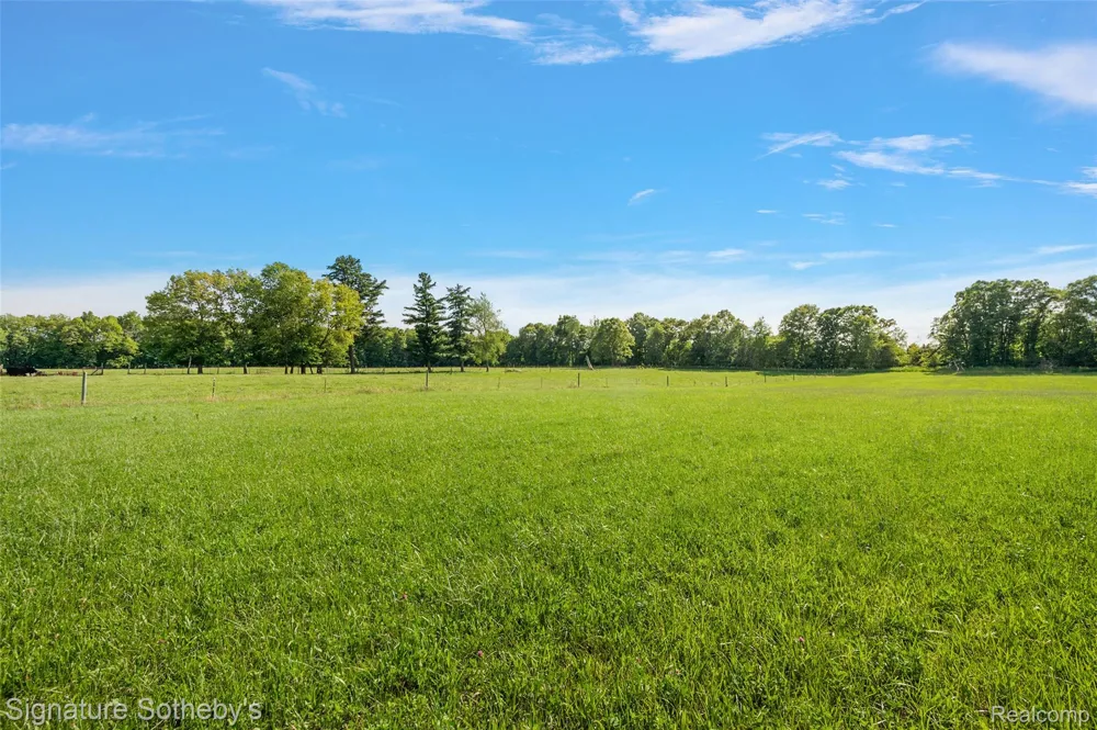 3915 McGinnis Road Groveland Township, MI 48442