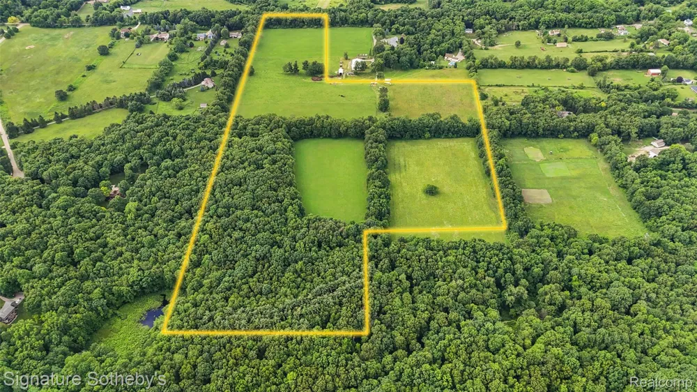 3915 McGinnis Road Groveland Township, MI 48442