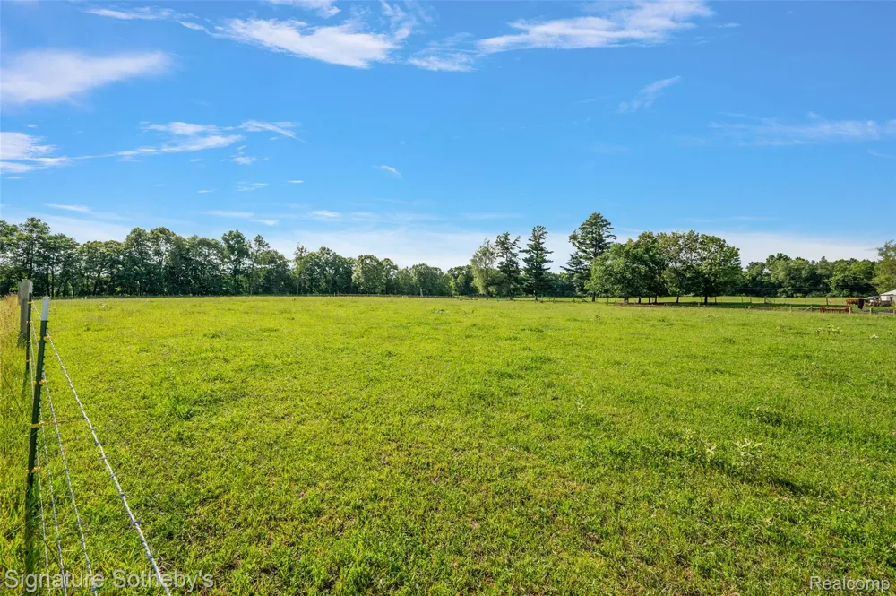3915 McGinnis Road Groveland Township, MI 48442