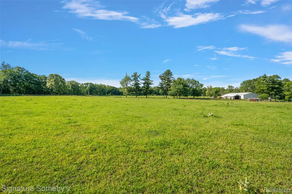 3915 McGinnis Road Groveland Township, MI 48442