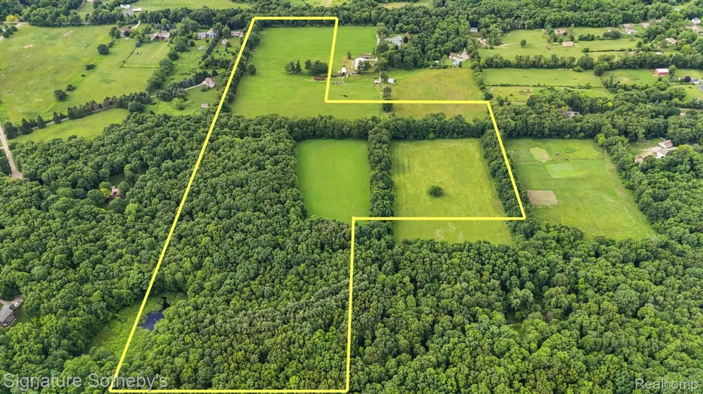 3915 McGinnis Road Groveland Township, MI 48442