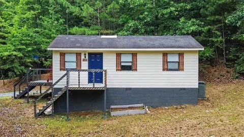 211 John White Road NW
