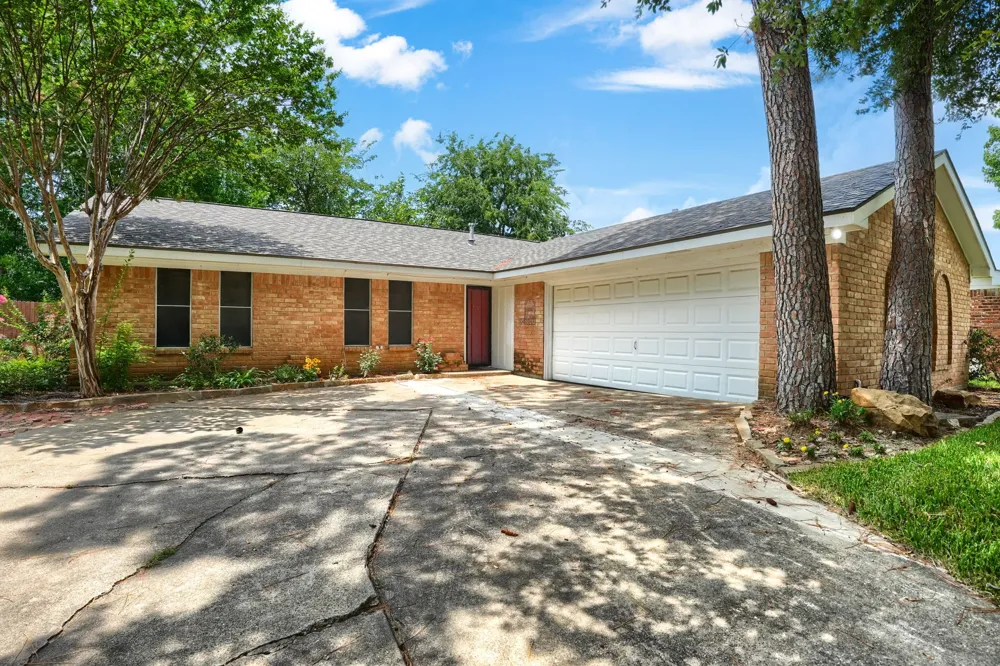 821 Prestwick Street Bedford, TX 76022