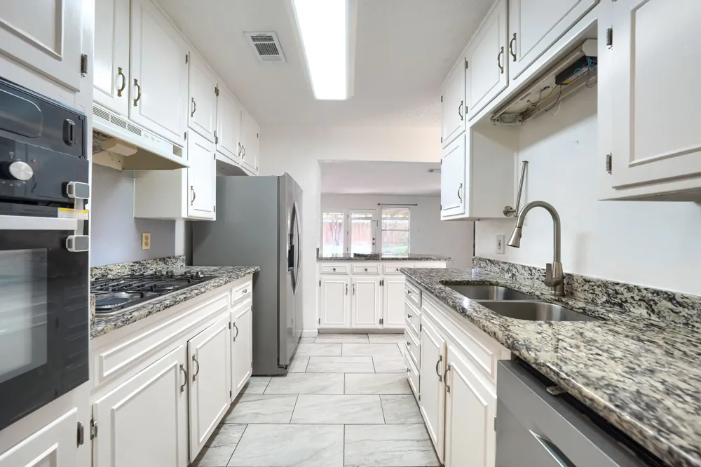 821 Prestwick Street Bedford, TX 76022