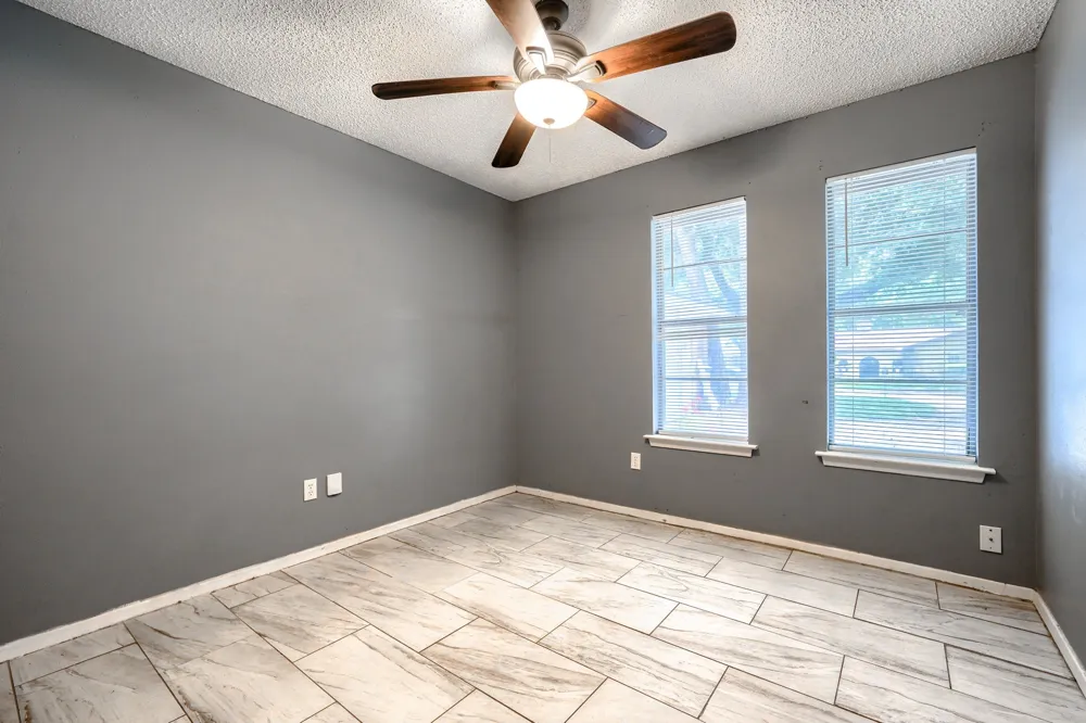 821 Prestwick Street Bedford, TX 76022