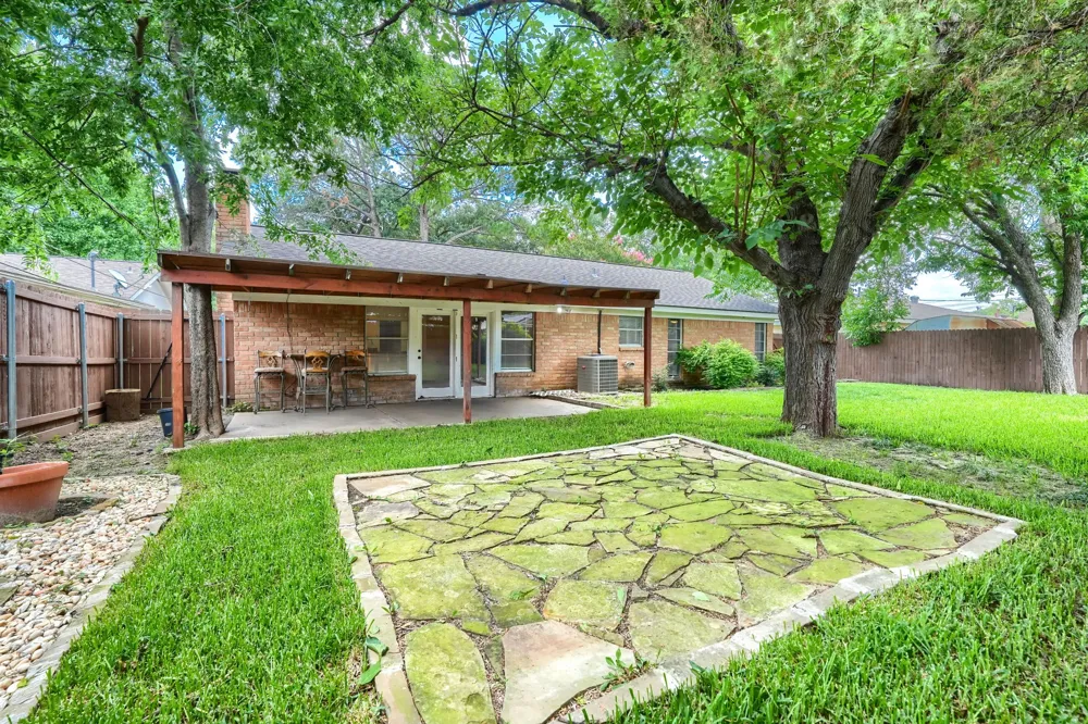 821 Prestwick Street Bedford, TX 76022