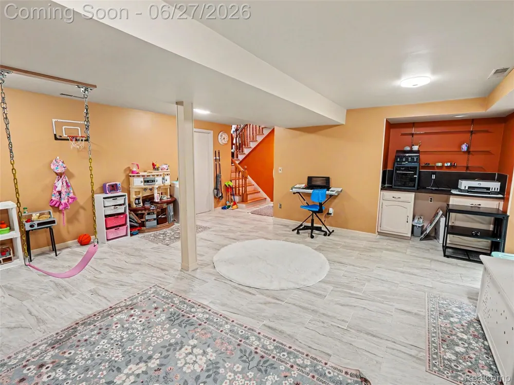 8614 Meadowland Court York Charter Township, MI 48176
