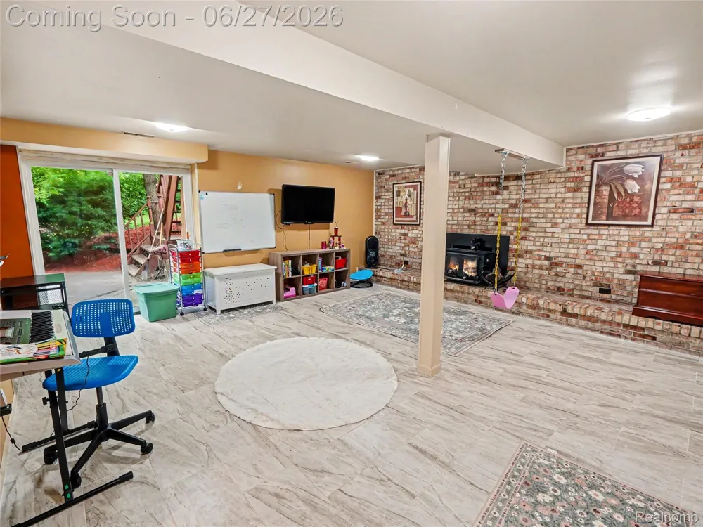 8614 Meadowland Court York Charter Township, MI 48176