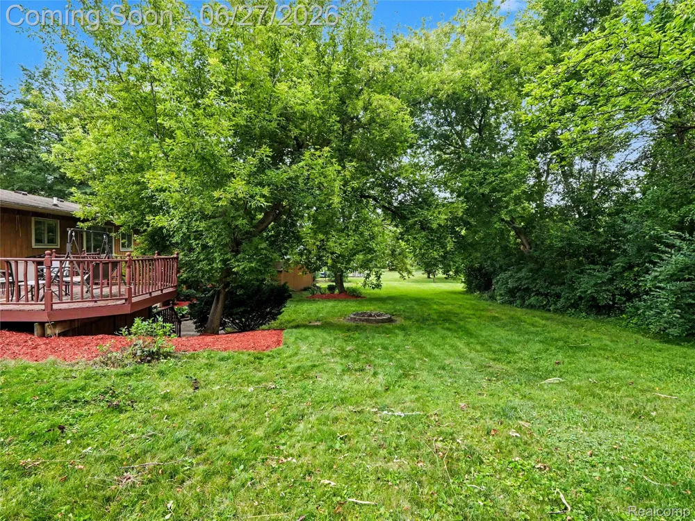 8614 Meadowland Court York Charter Township, MI 48176