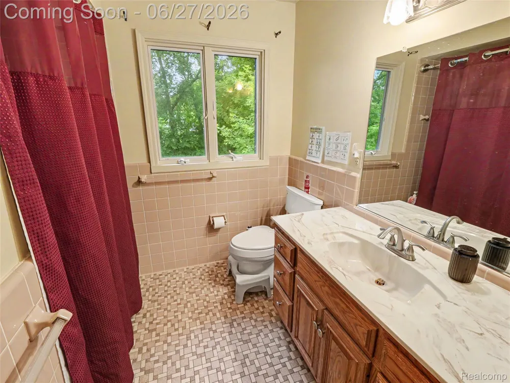 8614 Meadowland Court York Charter Township, MI 48176