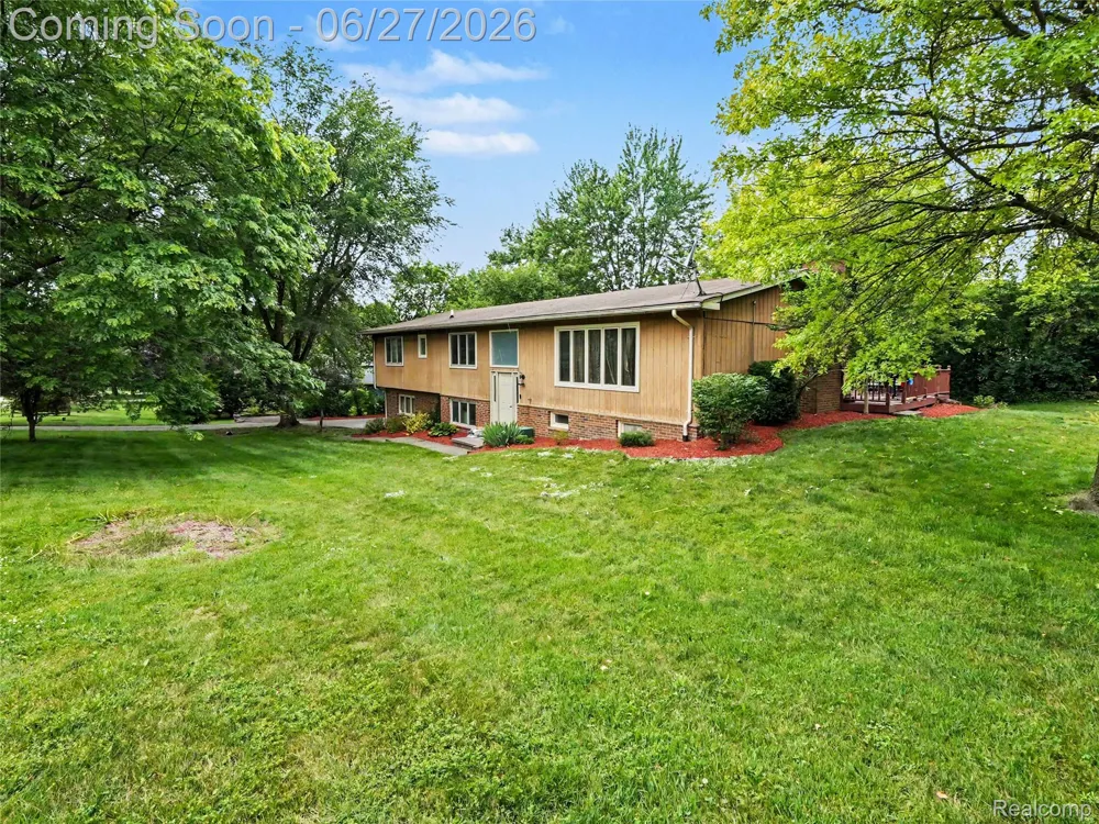 8614 Meadowland Court York Charter Township, MI 48176