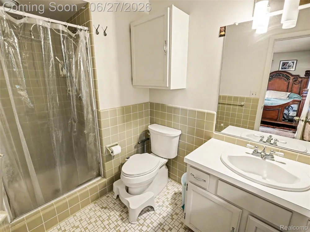 8614 Meadowland Court York Charter Township, MI 48176
